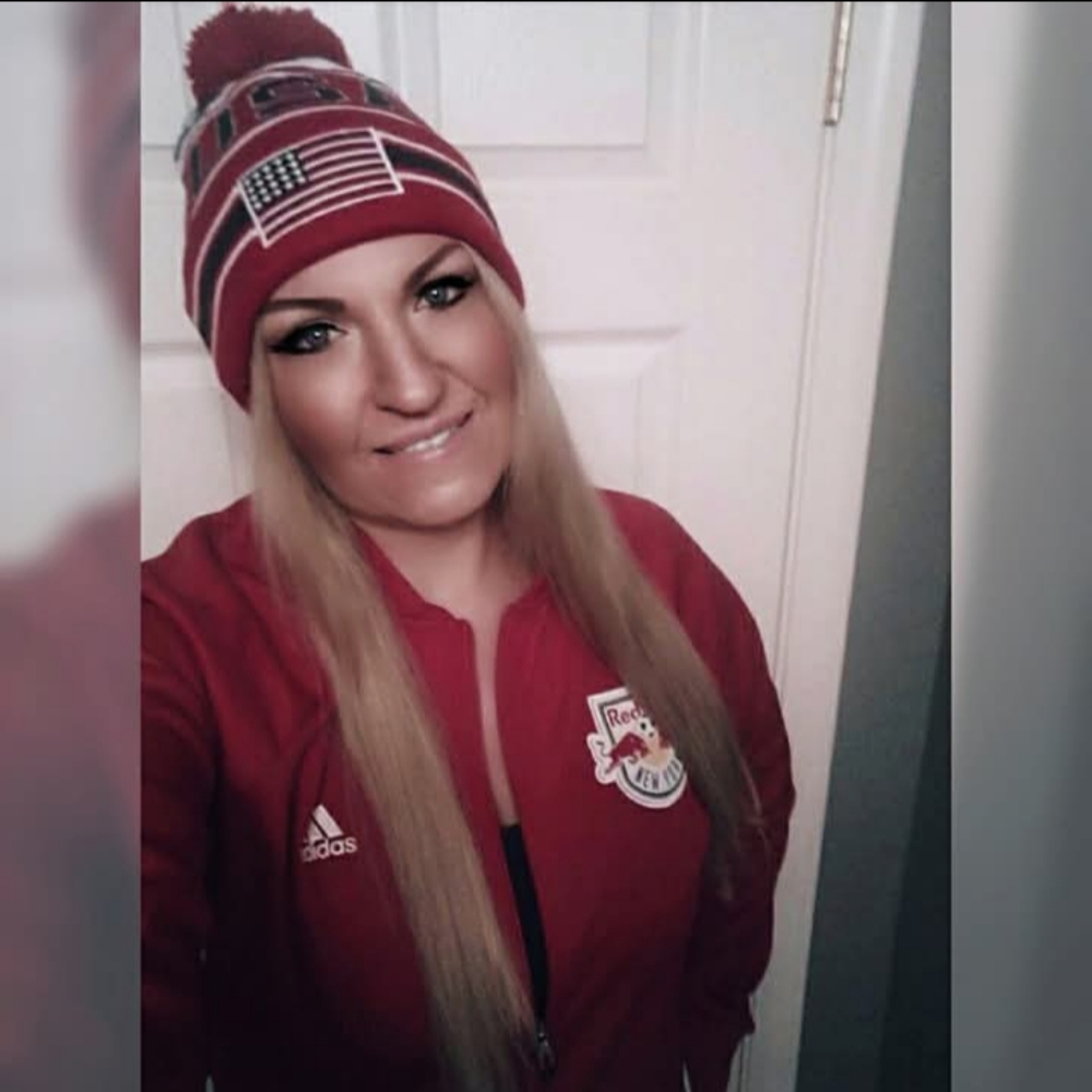 Red USA Pom-Pom Beanie NWOT - Picture 4 of 4